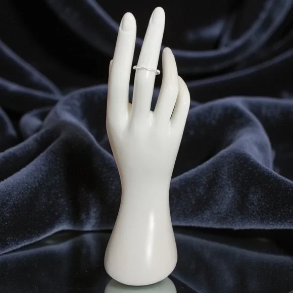 925 Sterling Silver Ring - Picture 3 of 6